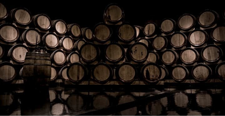 En primeur is the French wine trade term for wine futures (or wines “in their prime”). It’s the method of buying wine while it is still in the barrel.