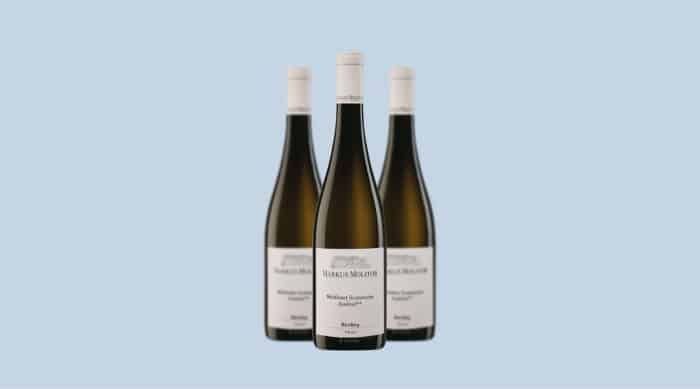 This sweet wine is from the indigenous Riesling grape and is produced in the Wehlen appellation of Germany. 