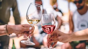 Red Wine vs White Wine (Differences, Which is Healthier?)
