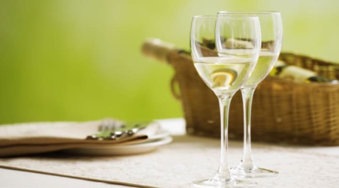 Nutritional content of red and white wines