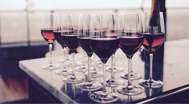 How Many Glasses Are in a Bottle of Wine? (+ Serving Tips)