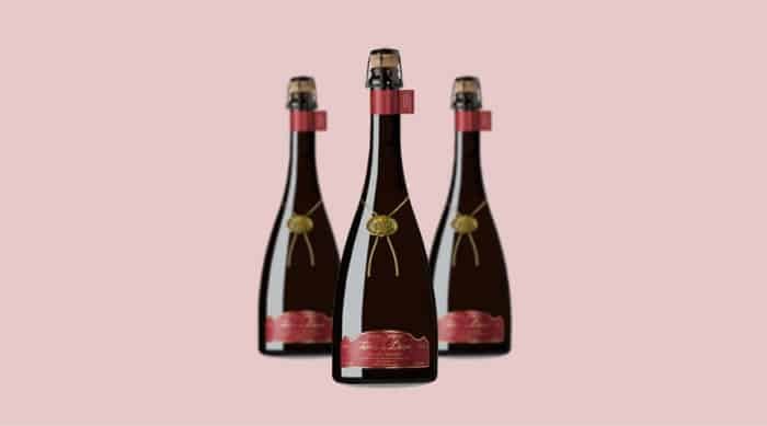 This sparkling red wine from Portugal has an intense red color, a rich aroma, high acidity levels and a dry profile. 