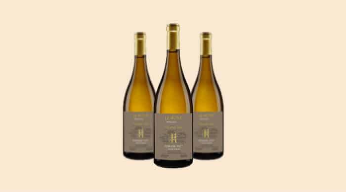 This Vouvray is a sweet dessert wine made in Domaine Huet’s Le Mont vineyard in Loire Valley.