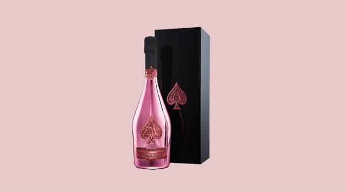  It owes its pink shade and intensity to the Pinot Noir from old vines from the Montagne de Reims sub-region in the Champagne region in France.