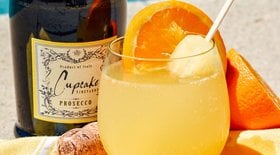 How to Make a Mimosa (Recipe, Wine Ideas, Serving)