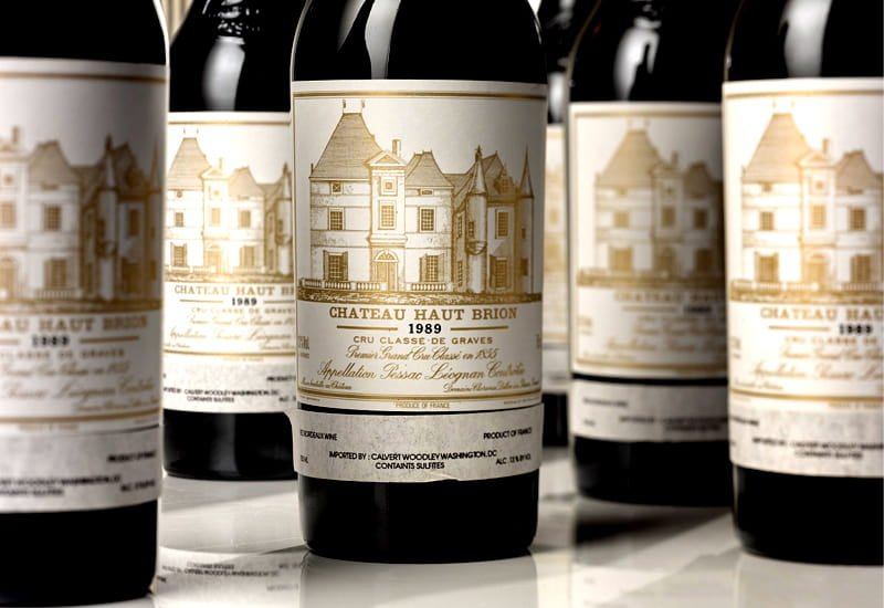 The 1989 vintage Le Clarence de Chateau Haut Brion is a deep garnet with a ruby core. A lovely nose offers the classic Graves characteristics of tobacco, cedar, and warm stones.