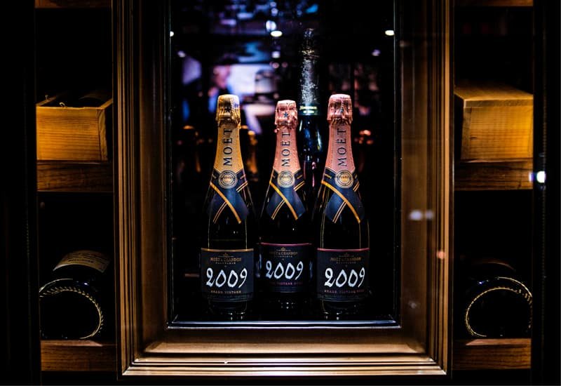 Kir Royale: Moët & Chandon Grand Vintage Brut, Champagne