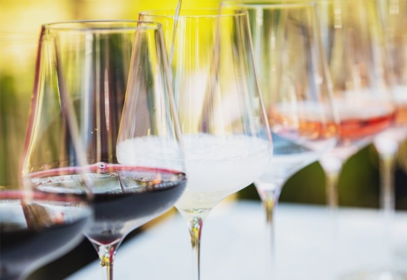 Champagne Glasses: Universal Wine Glass