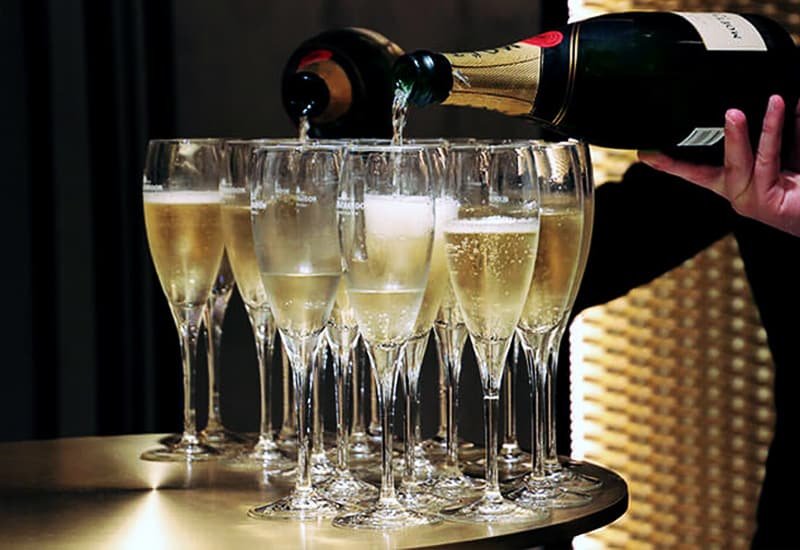 Champagne Glasses: Moët & Chandon Esprit du Siècle Brut Champagne France 