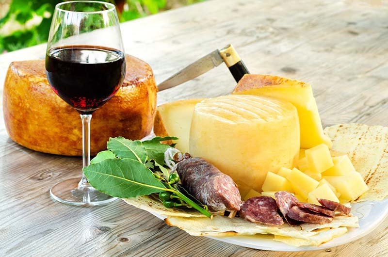 Sardinia Wine with food 