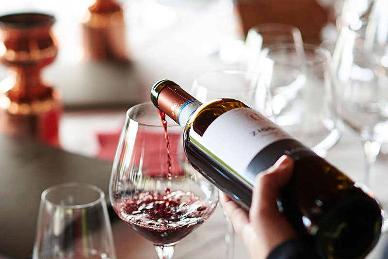 How To Taste Wine Like a Pro: Savour