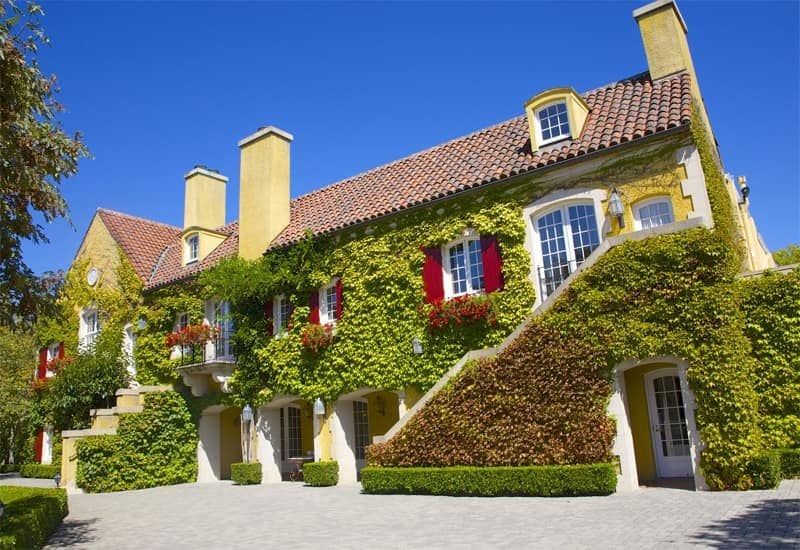 This family-owned winery rests in the Alexander Valley appellation in Sonoma County. It produces two wines - Russian River Valley Chardonnay and Alexander Valley Cabernet Sauvignon. 