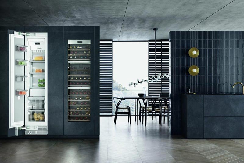 The multi-zone wine cooler or fridge is for the more serious wine collector. These multi-zone coolers are much larger, with a bottle capacity of 100+ bottles and three or more temperature zones. 