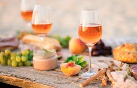 What is Orange Wine? (How It’s Made, Taste, Best Bottles 2021)