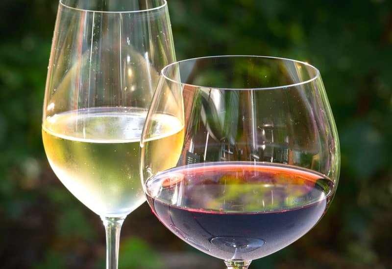 Red-Wine-vs-White-Wine.jpg