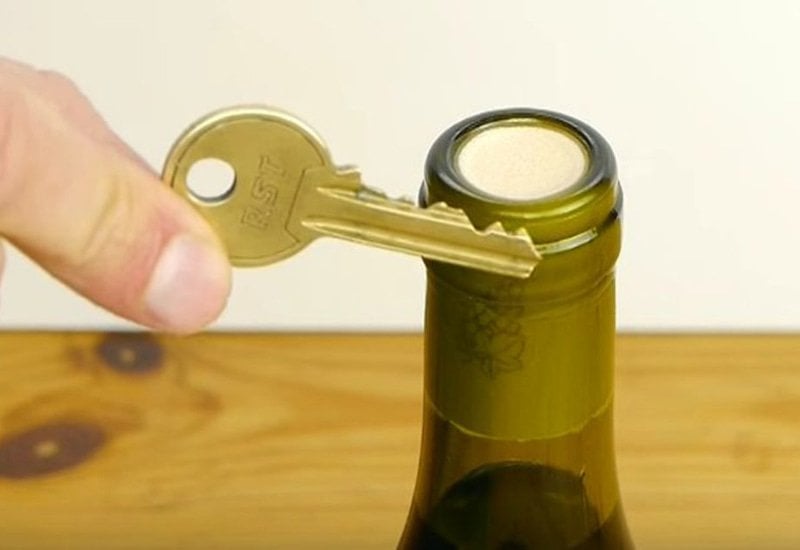 How To Open A Wine Bottle : The Key Method