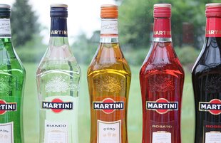 What is Vermouth? (Styles, Flavors, 10 Best Wines 2021)