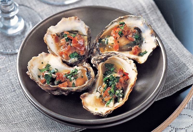 Veuve Clicquot Rose Champagne: Oysters with cava dressing