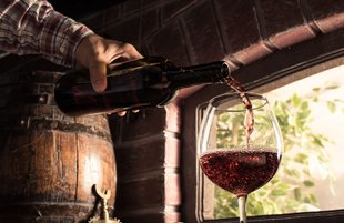 The Wine Making Process (6 Key Steps, Making Wine at Home)