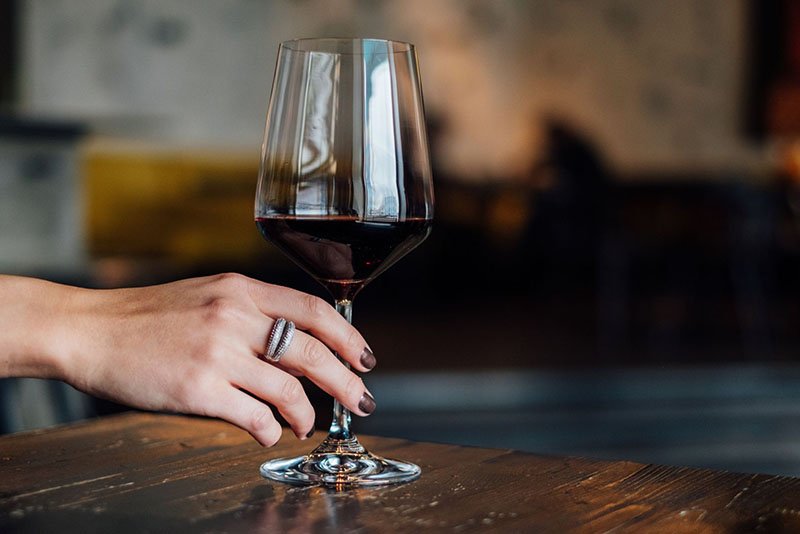 Wine Tips, Holding Wine Glass