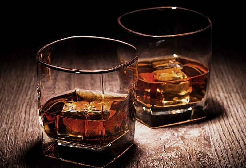 irish-whiskey-vs-bourbon.jpg