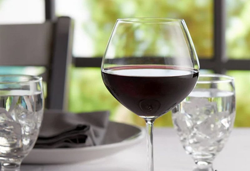 red-vs-white-wine-glass-1.jpg