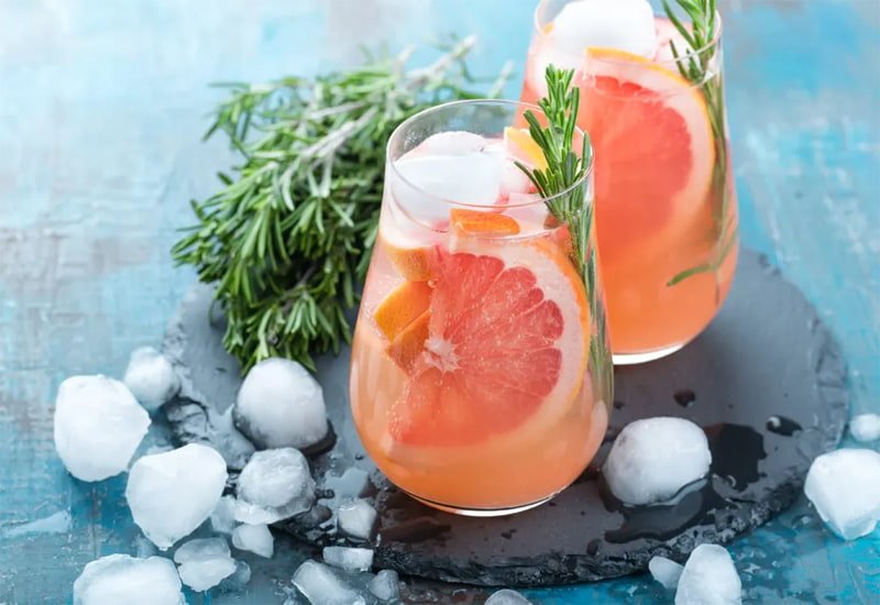 sparkling-wine-cocktails-cava-and-grapefruit-twist.jpg