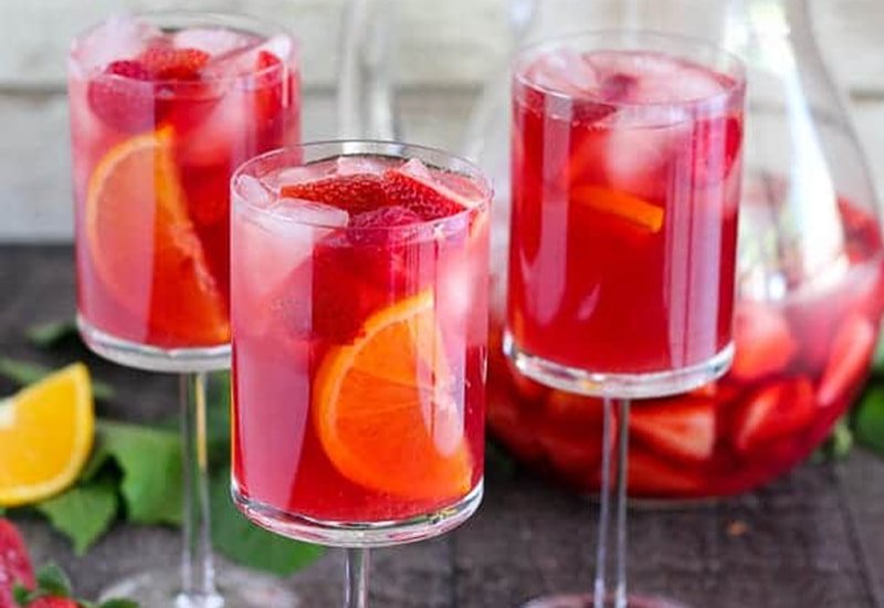 white-wine-cocktail-chilled-strawberry-sangria.jpg