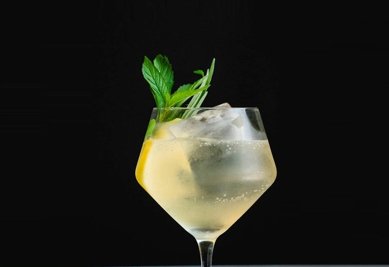 white-wine-cocktail-elderflower-cocktail.jpg