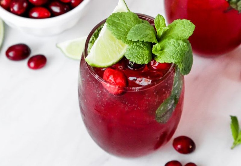 white-wine-cocktail-zingy-cranberry-sangria.jpg