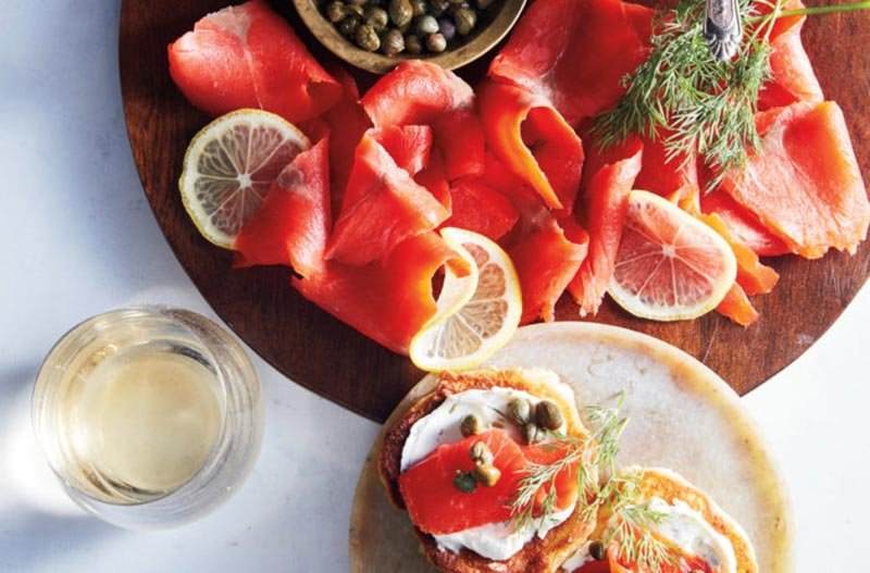 White wine paired with smoked salmon appetizer. 